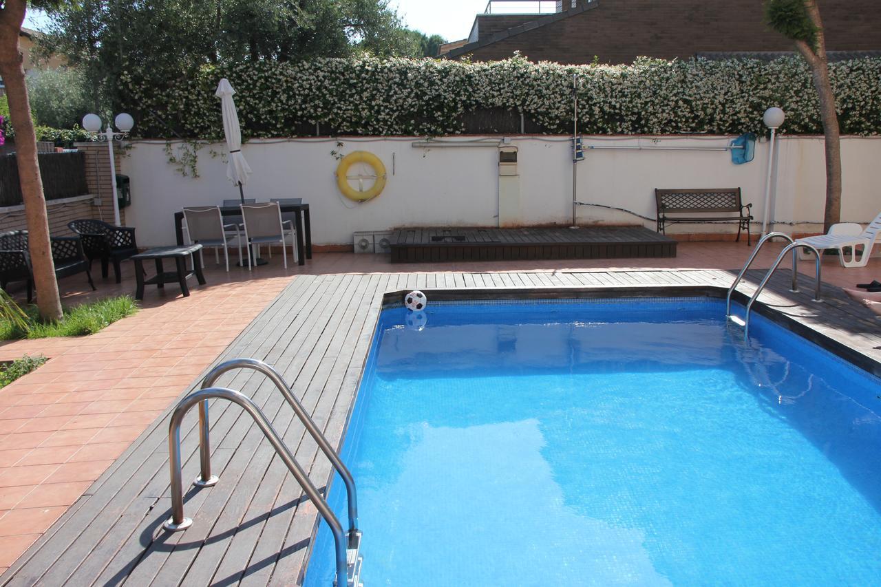 Apartamentos Caru Кастелдефелс Екстериор снимка